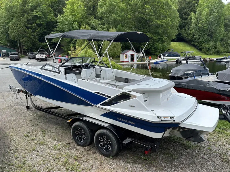 2024 Glastron GTD 245 MERCRUISER 6.2L