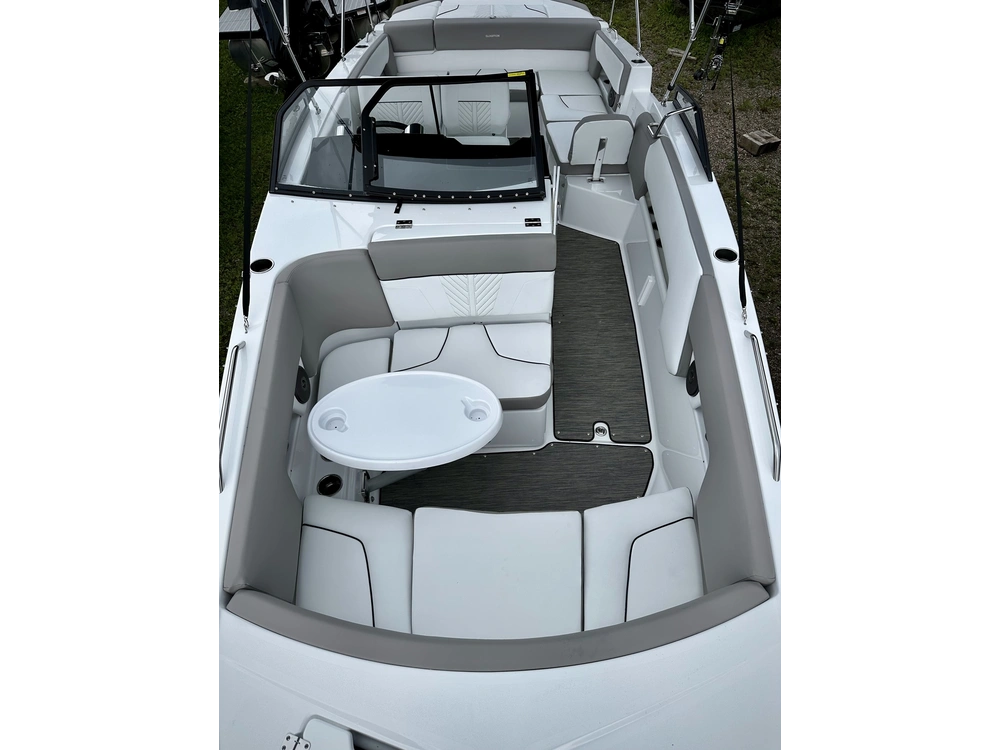 2024 Glastron Gtd 245 Mercruiser 6.2l alt