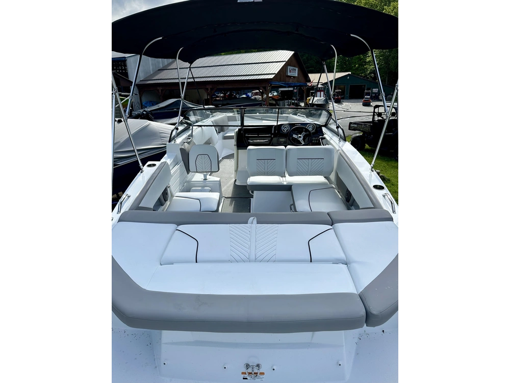 2024 Glastron Gtd 245 Mercruiser 6.2l alt