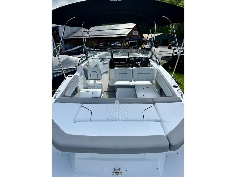 2024 Glastron GTD 245 MERCRUISER 6.2L