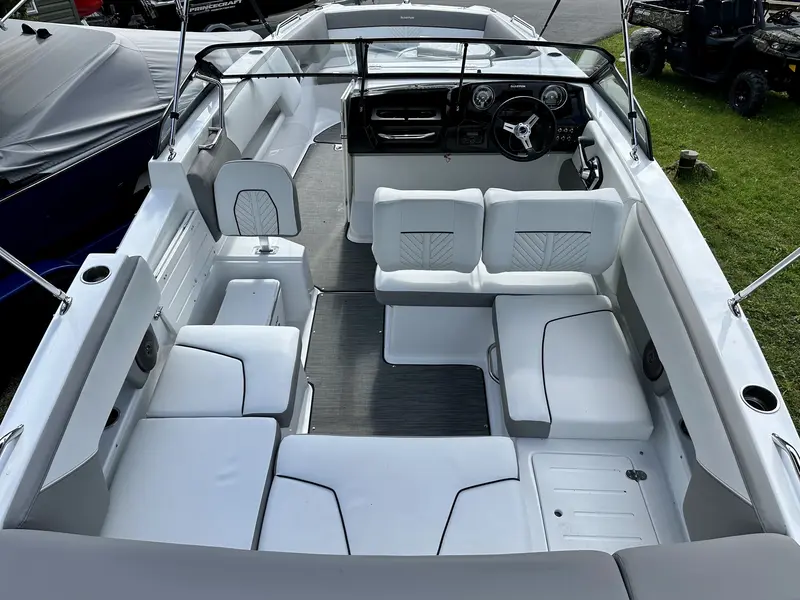 2024 Glastron GTD 245 MERCRUISER 6.2L