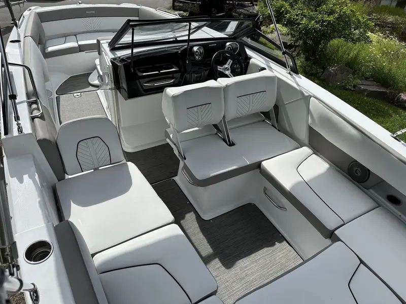 2024 Glastron GTD 245 MERCRUISER 6.2L