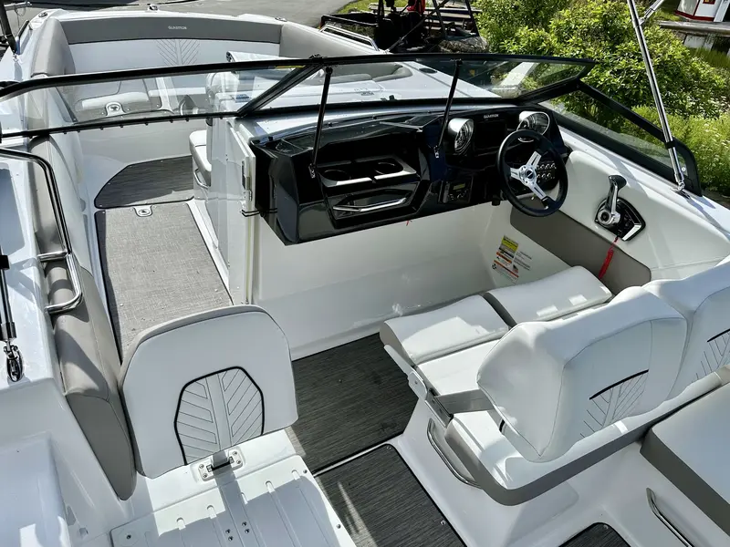 2024 Glastron GTD 245 MERCRUISER 6.2L