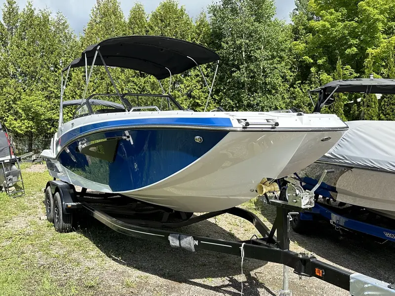 2024 Glastron GTD 245 MERCRUISER 6.2L