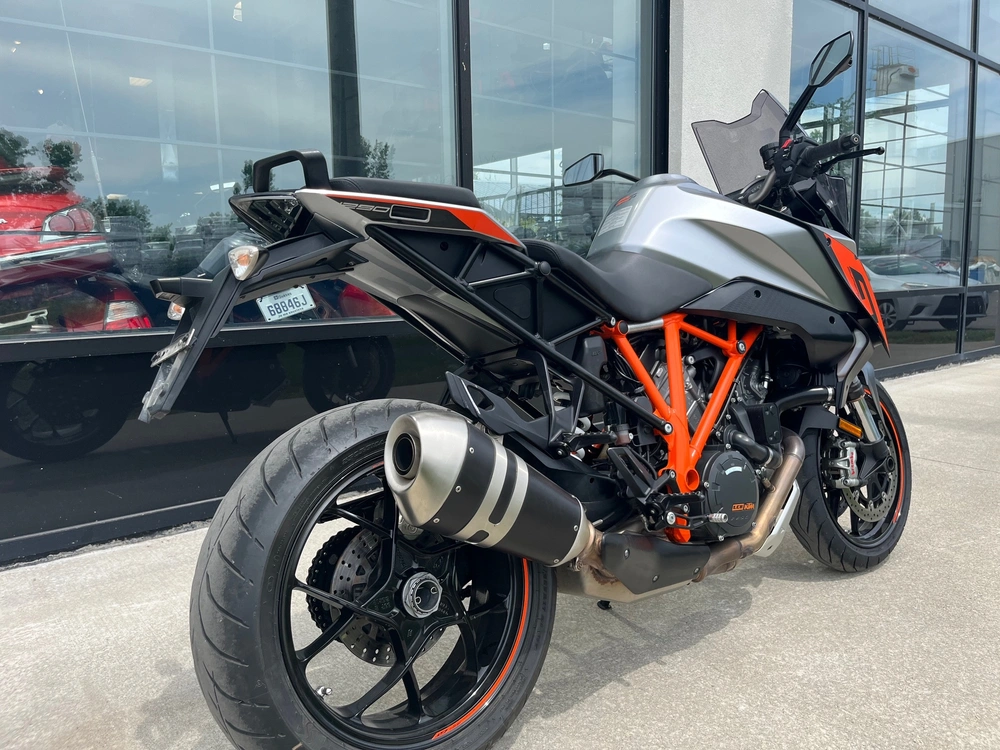 Ktm 1290 Super Duke Gt 2017 alt