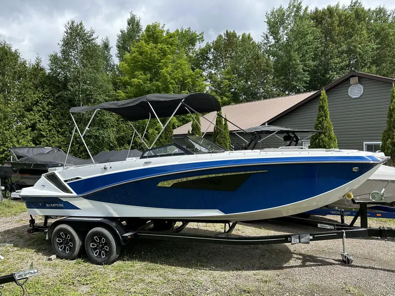 2024 Glastron GTD 245 MERCRUISER 6.2L