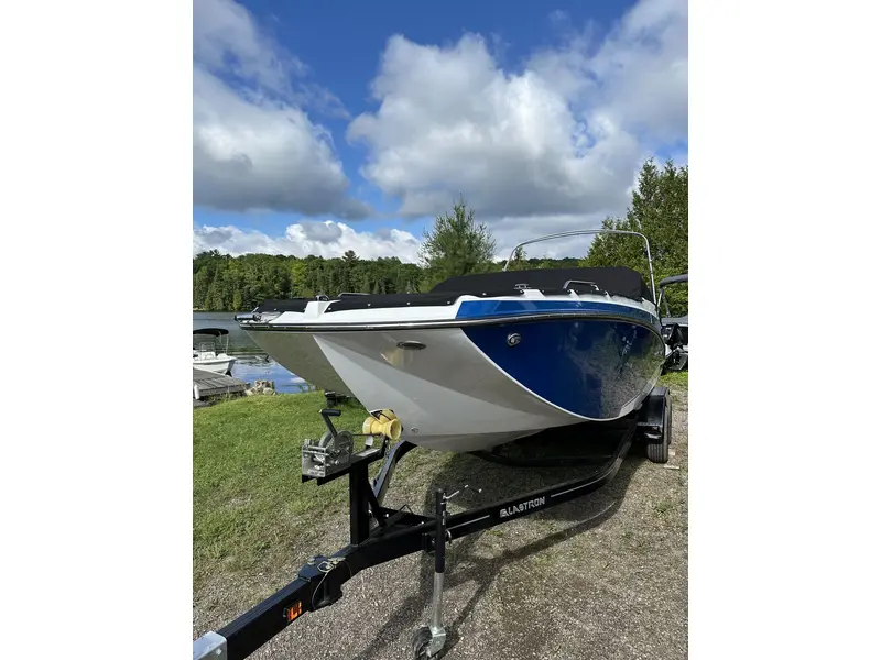 2024 Glastron GTD 245 MERCRUISER 6.2L