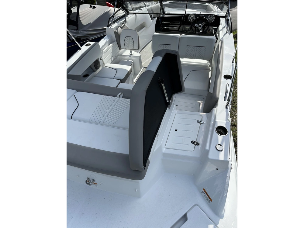 2024 Glastron Gtd 245 Mercruiser 6.2l alt