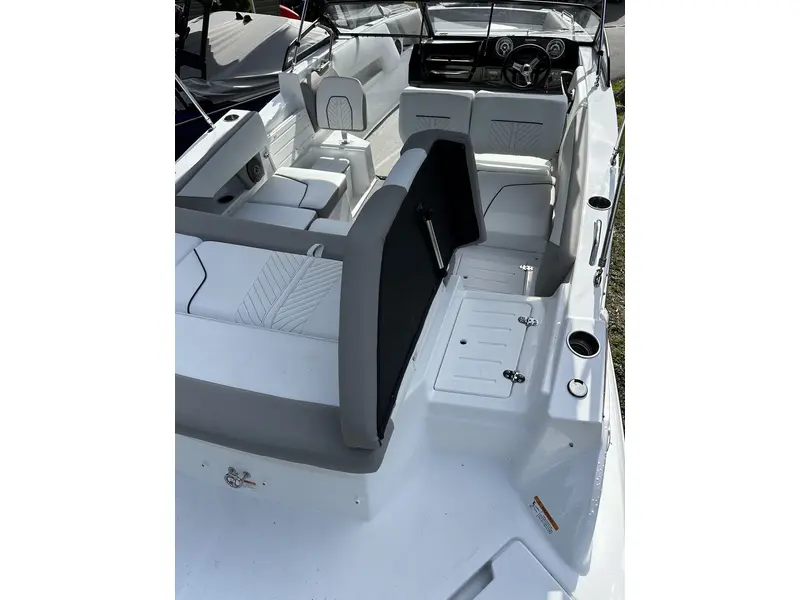 2024 Glastron GTD 245 MERCRUISER 6.2L