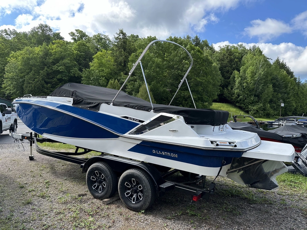 2024 Glastron Gtd 245 Mercruiser 6.2l alt