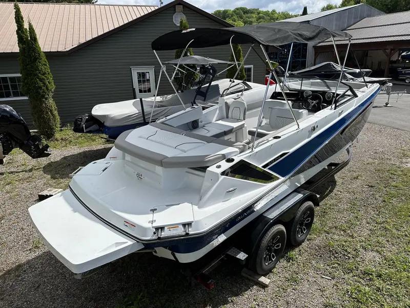 2024 Glastron GTD 245 MERCRUISER 6.2L