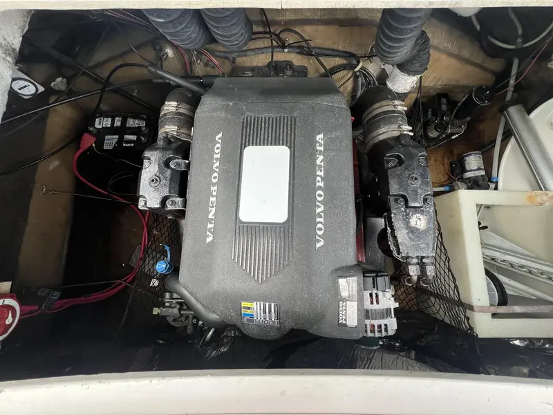 Larson LXI 228 **MOTEUR VOLVO PENTA 5.0L** 2005