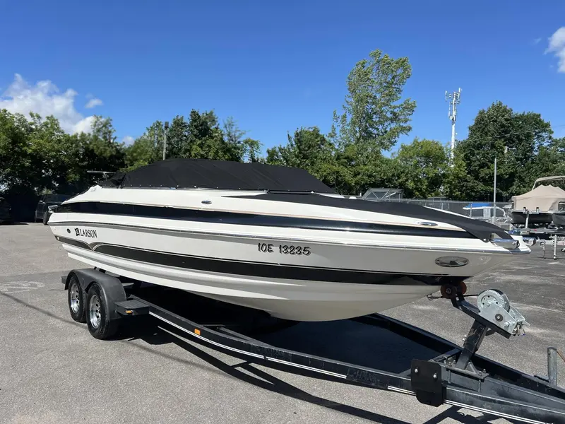 Larson LXI 228 **MOTEUR VOLVO PENTA 5.0L** 2005