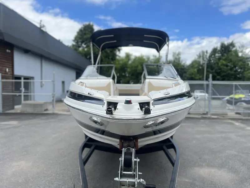 Larson LXI 228 **MOTEUR VOLVO PENTA 5.0L** 2005