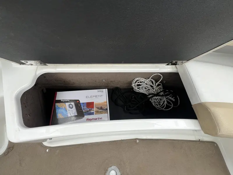 Larson LXI 228 **MOTEUR VOLVO PENTA 5.0L** 2005