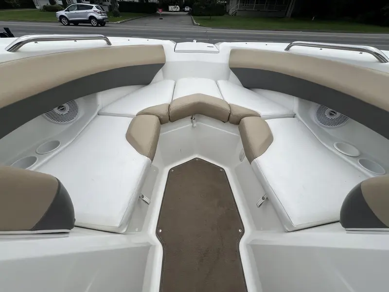 Larson LXI 228 **MOTEUR VOLVO PENTA 5.0L** 2005