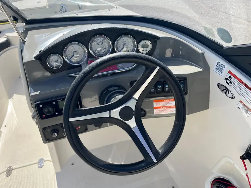 2020 Stingray STINGRAY 208LR