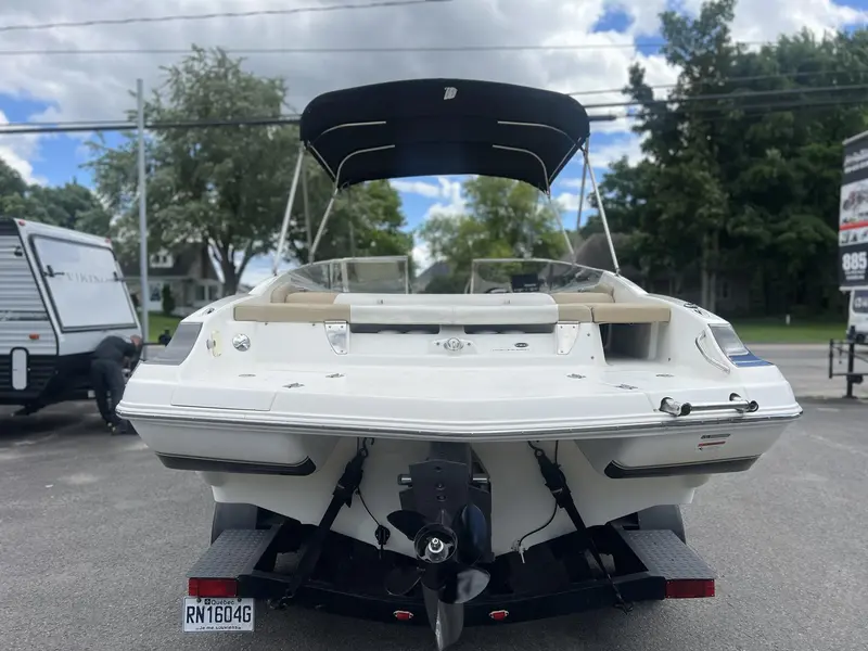 Larson LXI 228 **MOTEUR VOLVO PENTA 5.0L** 2005