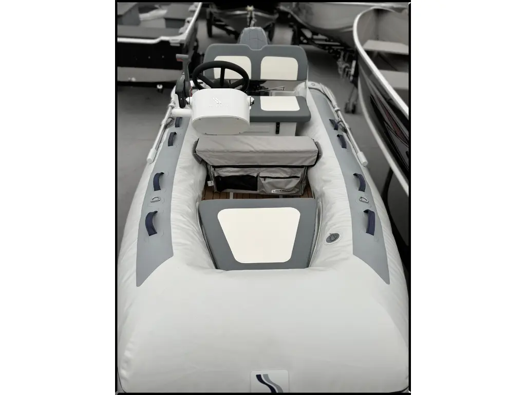 2022 Highfield CL310 with 20hp Yamaha & Console