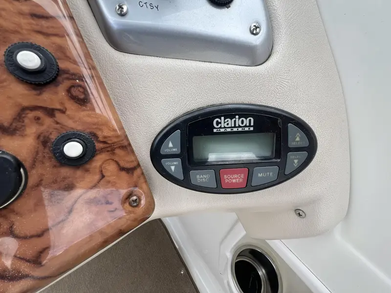 Larson LXI 228 **MOTEUR VOLVO PENTA 5.0L** 2005