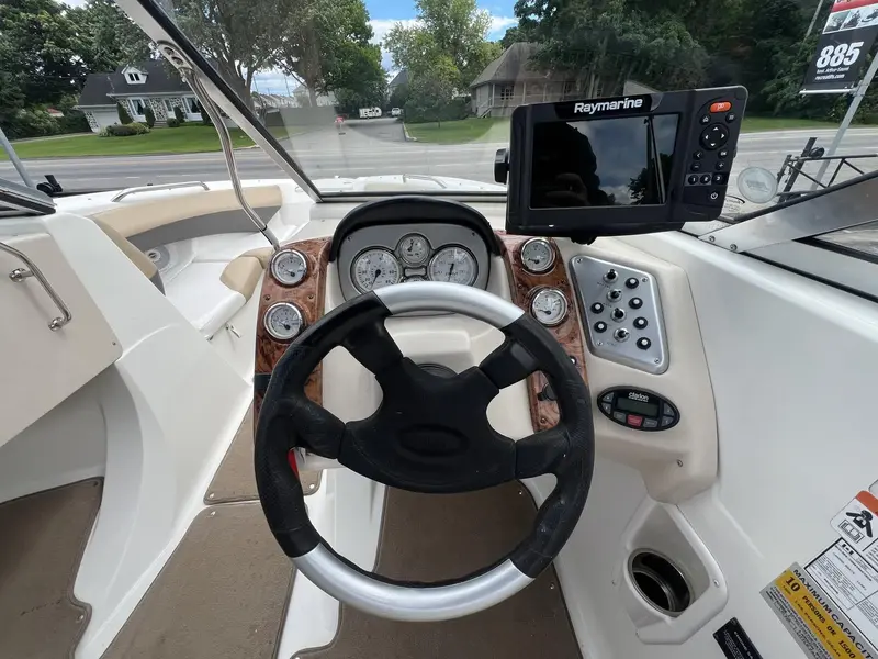 Larson LXI 228 **MOTEUR VOLVO PENTA 5.0L** 2005