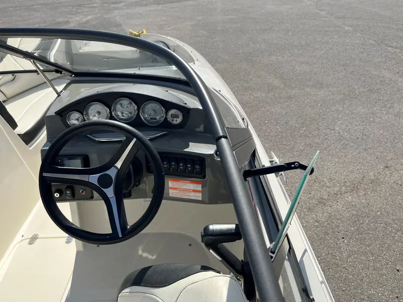 2020 Stingray STINGRAY 208LR