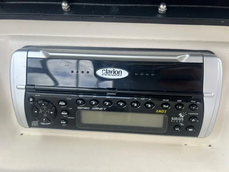 Larson LXI 228 **MOTEUR VOLVO PENTA 5.0L** 2005