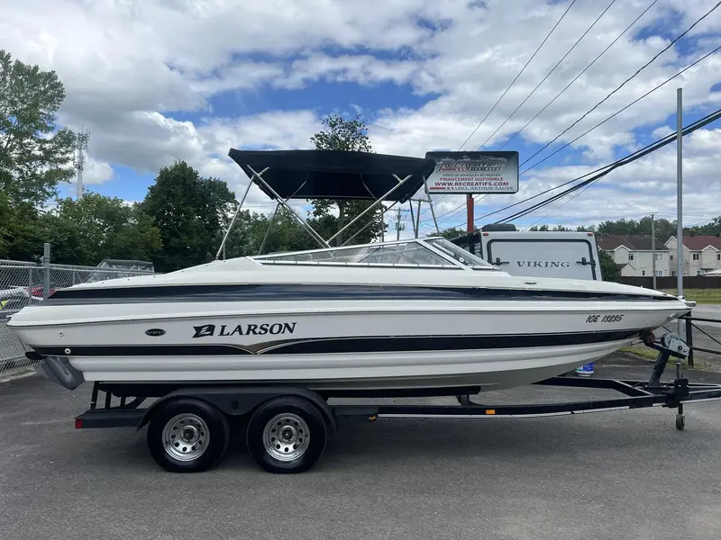 Larson LXI 228 **MOTEUR VOLVO PENTA 5.0L** 2005