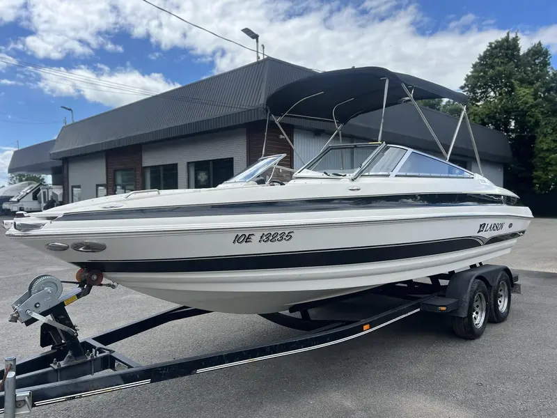 Larson LXI 228 **MOTEUR VOLVO PENTA 5.0L** 2005