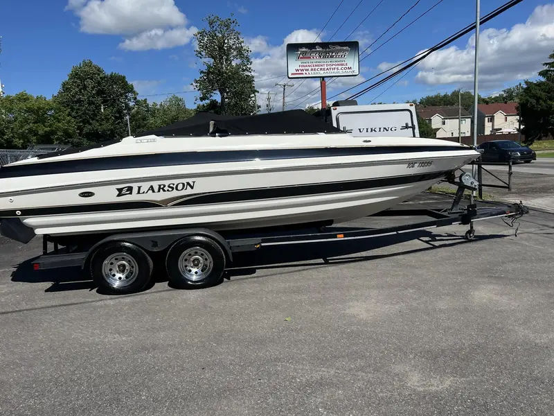 Larson LXI 228 **MOTEUR VOLVO PENTA 5.0L** 2005