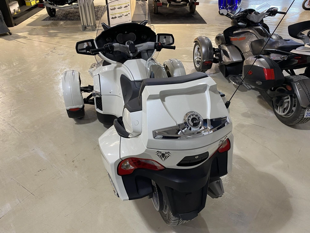 2011 Can-am Rt Ltd alt