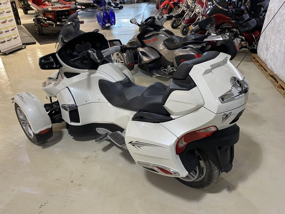 2011 Can-am Rt Ltd alt