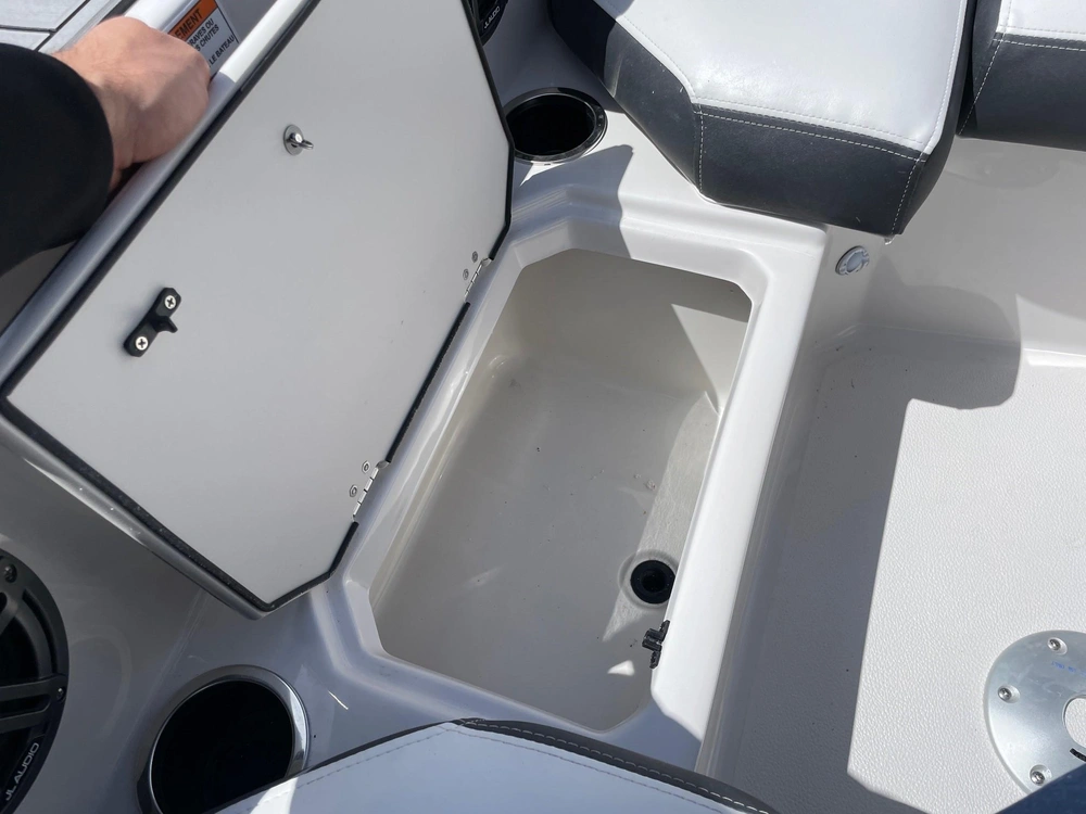 2024 Starcraft Svx 211 Ob Center Console alt
