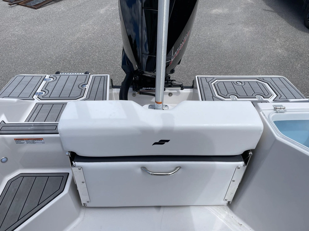 2024 Starcraft Svx 211 Ob Center Console alt