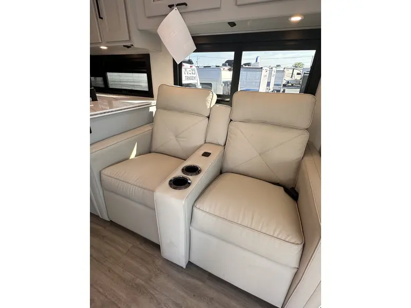 2025 Coachmen MIRADA 29FW