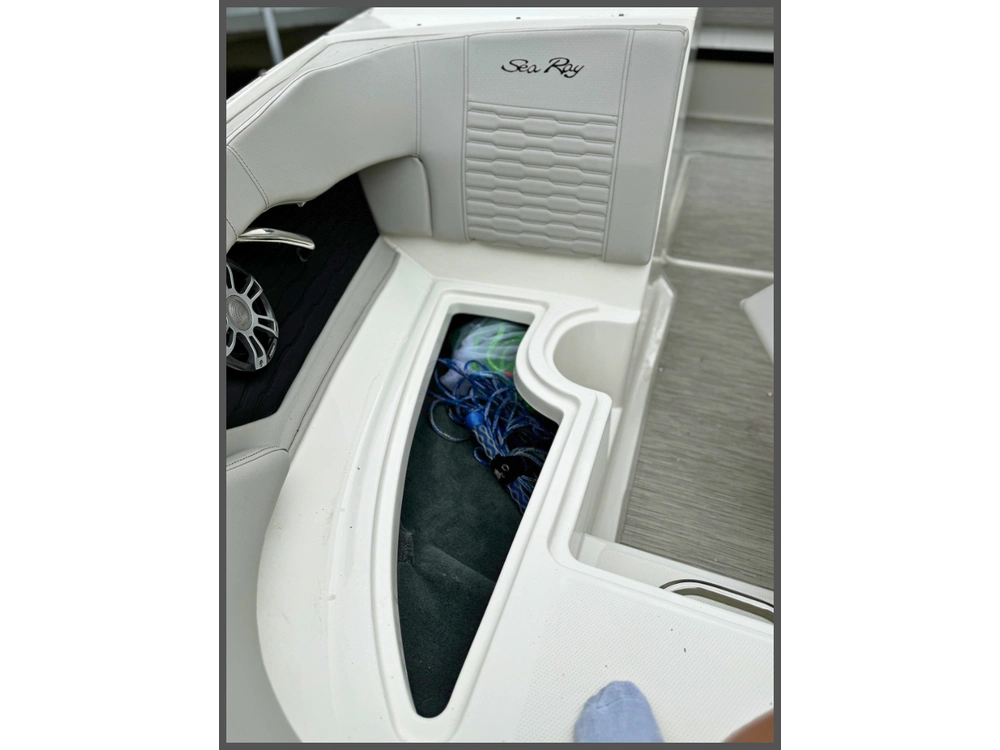 2023 Sea Ray Spx 210 alt