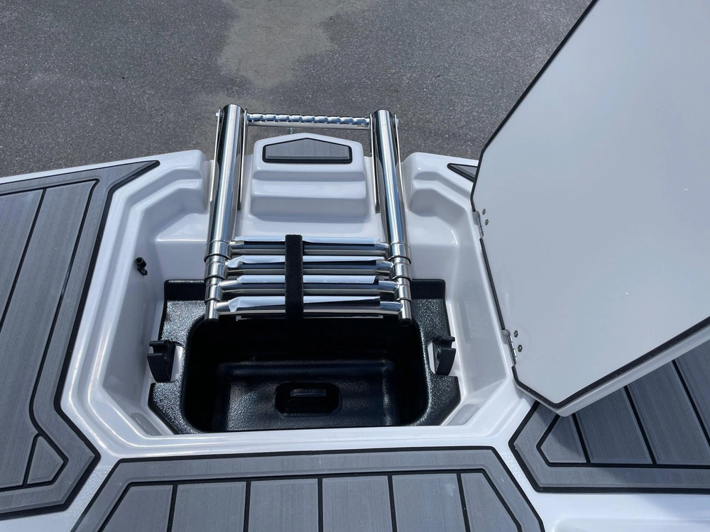 2024 Starcraft Svx 211 Ob Center Console alt