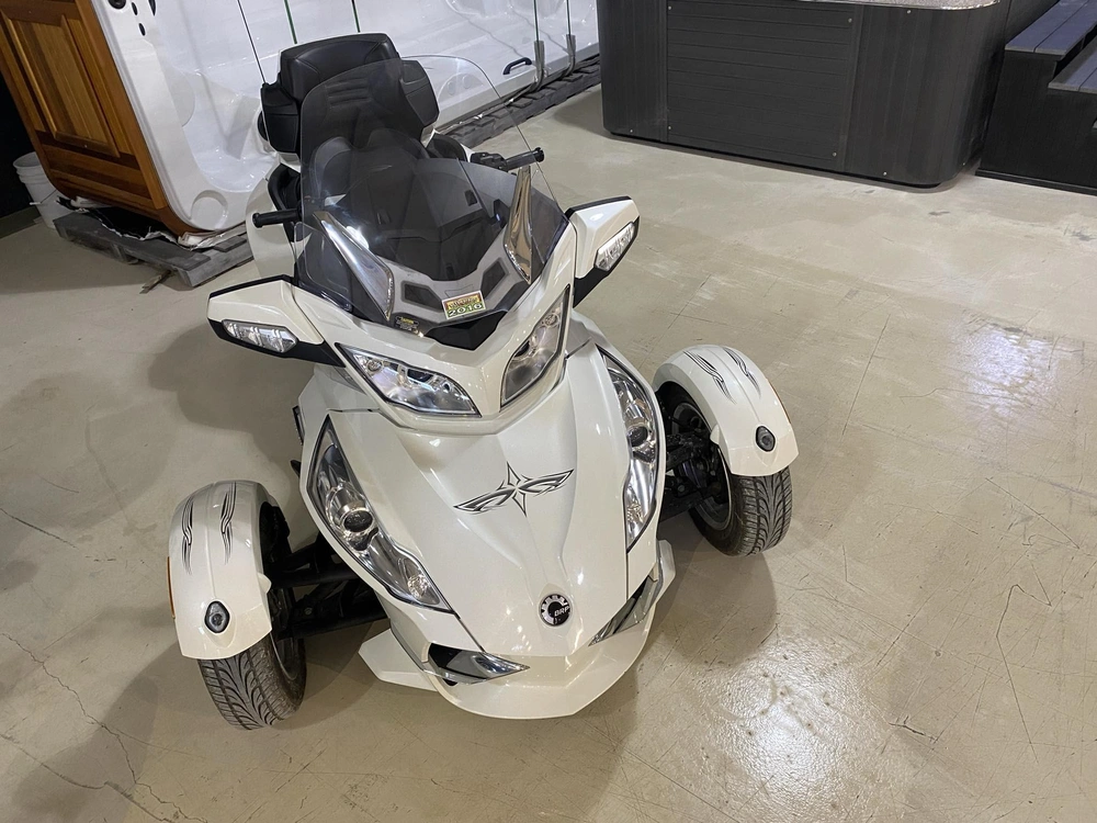 2011 Can-am Rt Ltd alt