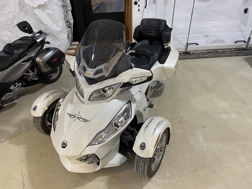 2011 Can-am Rt Ltd alt