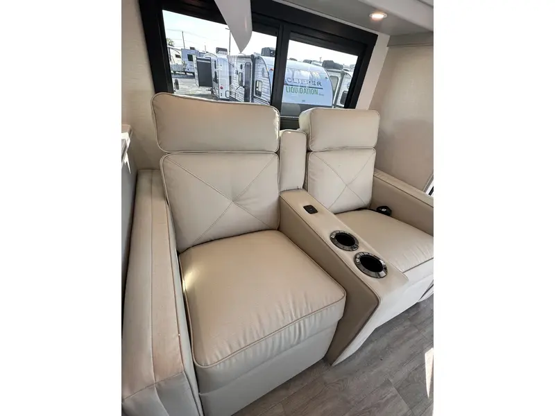 2025 Coachmen MIRADA 29FW