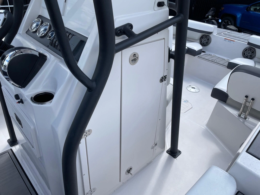 2024 Starcraft Svx 211 Ob Center Console alt