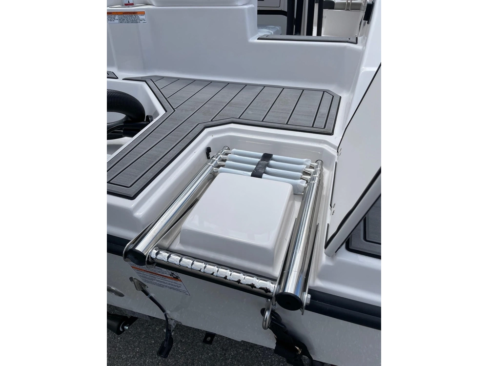 2024 Starcraft Svx 211 Ob Center Console alt
