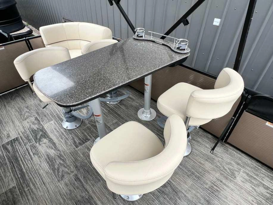 Godfrey Marine Sweetwater 2286 Midship Table 2023 alt