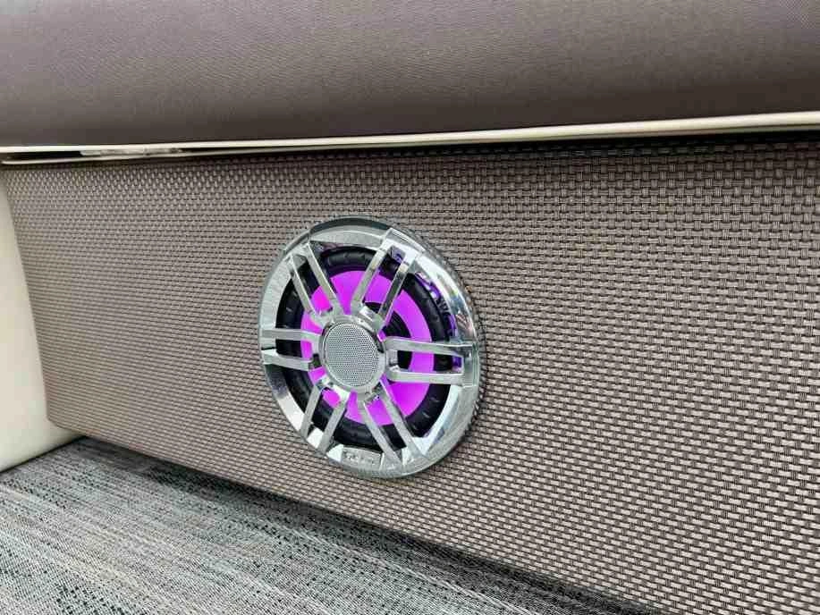 Godfrey Marine Sweetwater 2286 Midship Table 2023 alt