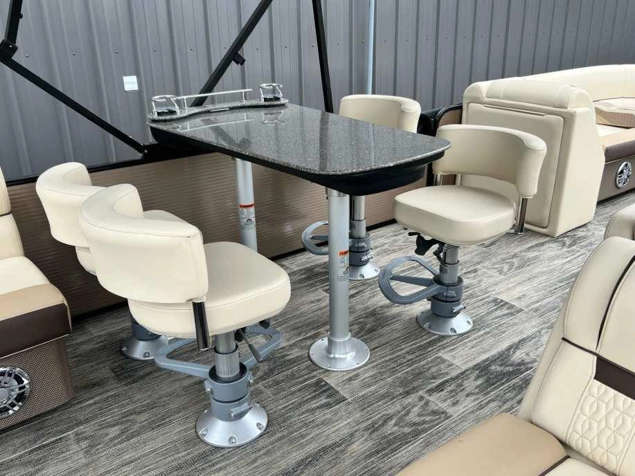 Godfrey Marine Sweetwater 2286 Midship Table 2023 alt