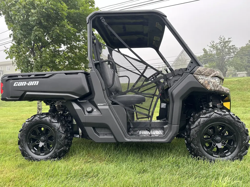 2024 Can-Am Defender HD7 DPS 