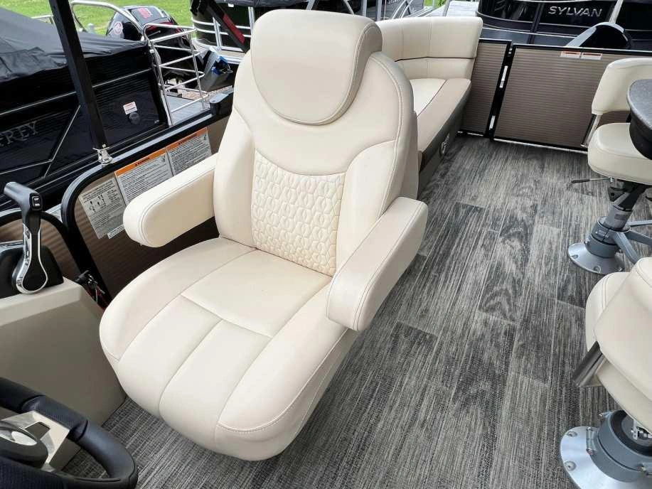 Godfrey Marine Sweetwater 2286 Midship Table 2023 alt