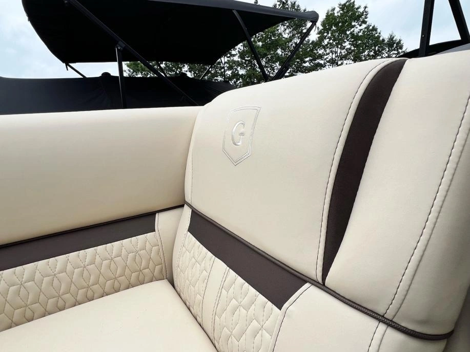 Godfrey Marine Sweetwater 2286 Midship Table 2023 alt