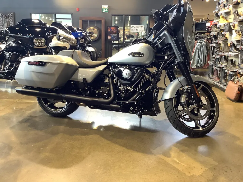 2024 Harley-Davidson Street  Glide - FLHX