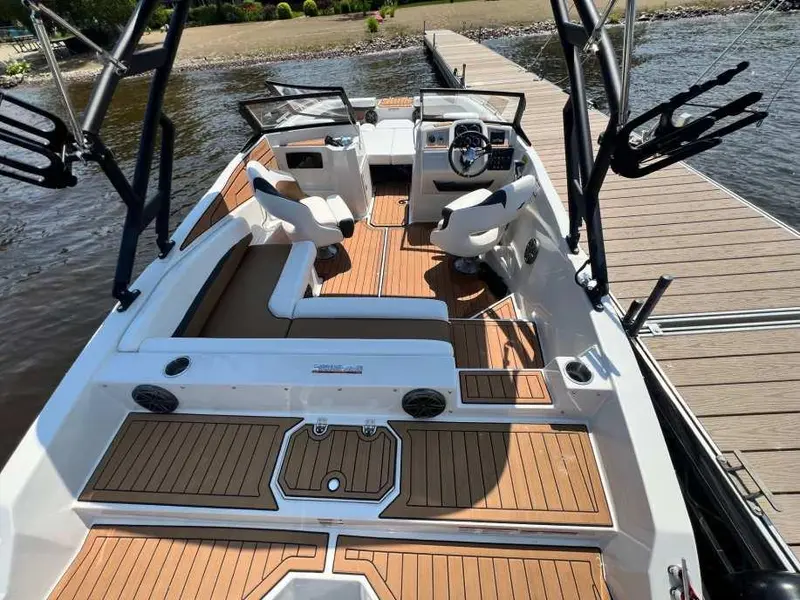 2023 Starcraft SVX 210 OB